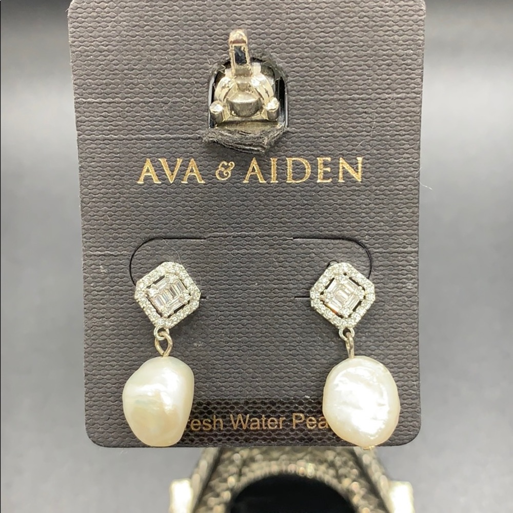🤍crystal & fresh water pearl dangle earrings
